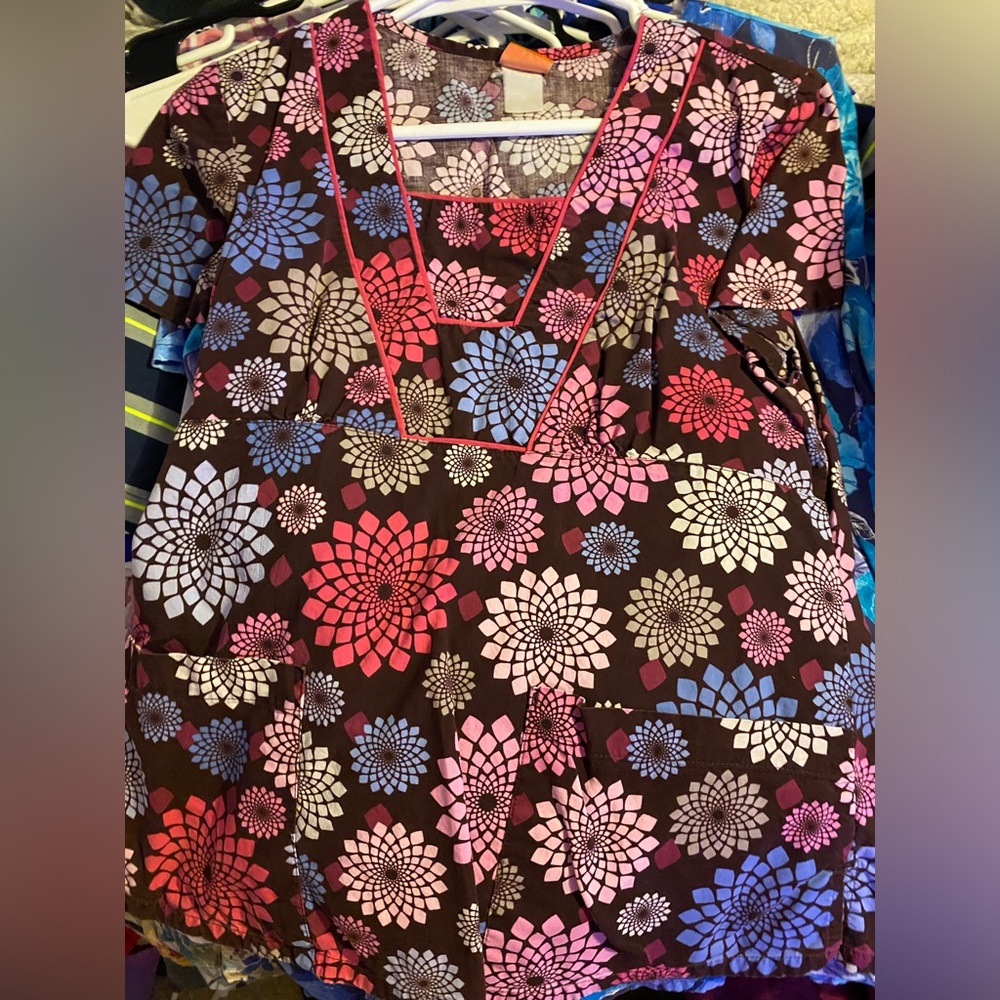 Women’s scrub top